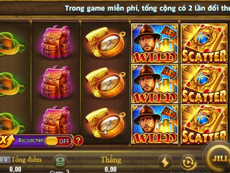 Giao diện game nổ hũ chủ đề Ai Cập cổ đại với kim tự tháp, pharaoh và kho báu